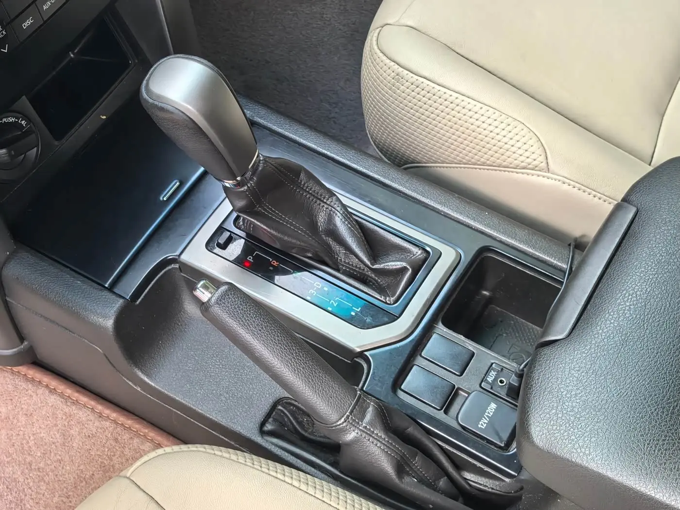 Toyota Prado 2010 — Photo 18/20