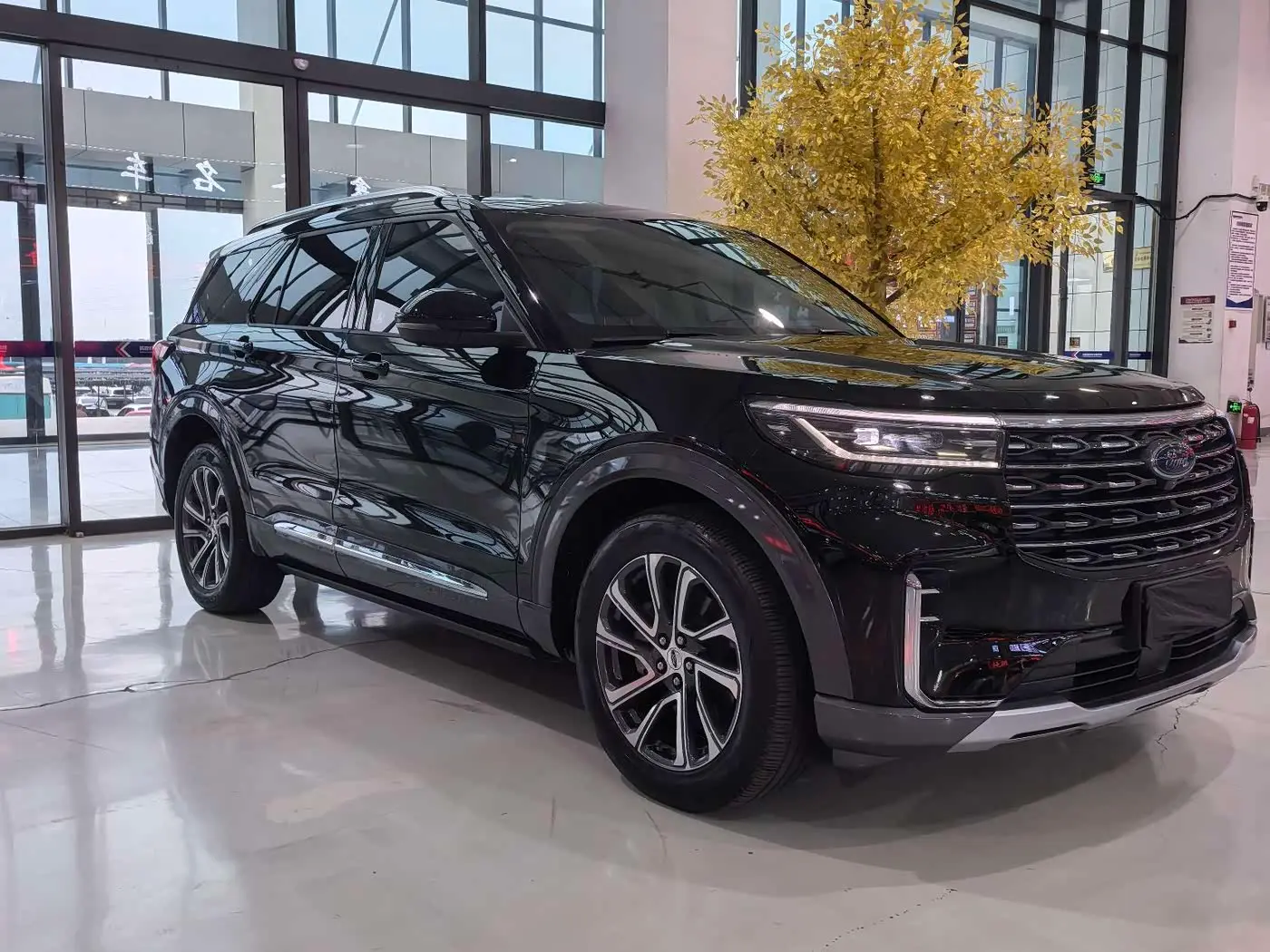 Ford Explorer 2022 — Фото 3/20