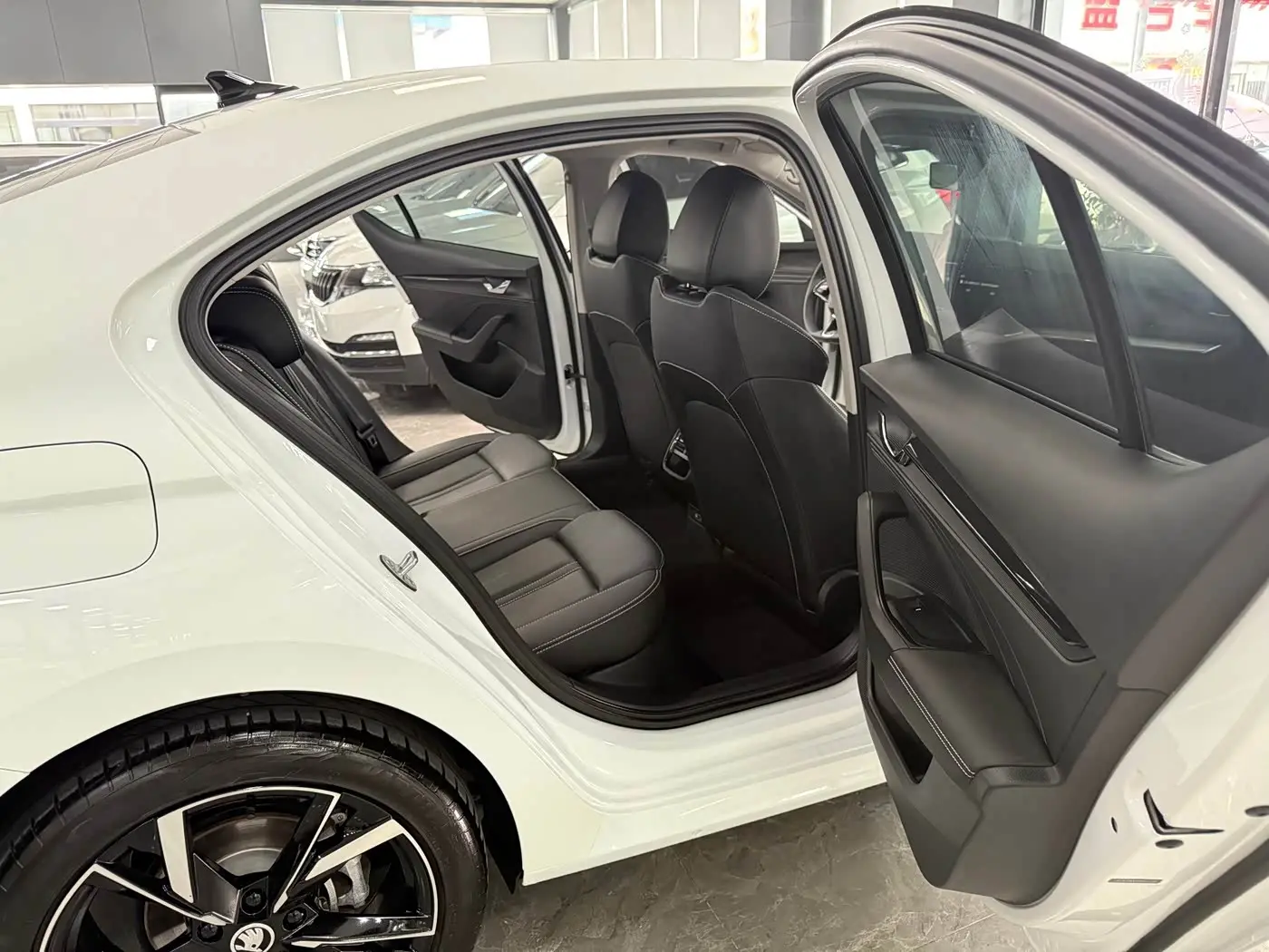 Škoda Octavia 2023 — Фото 9/15