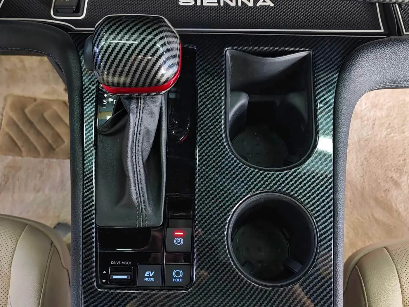 Toyota Sienna 2023 — Photo 16/20