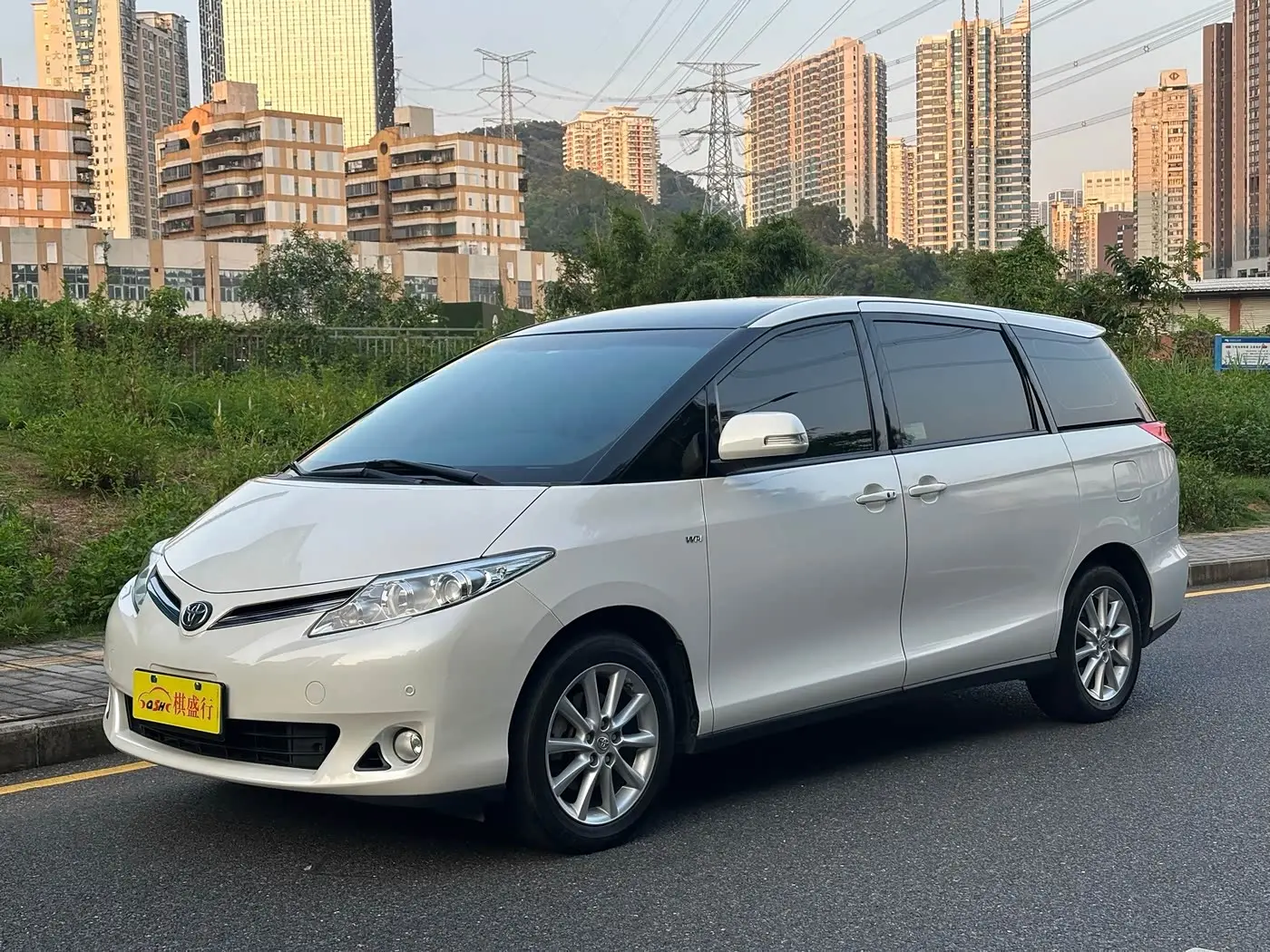 Toyota Previa 2017 — ფოტო 1/20