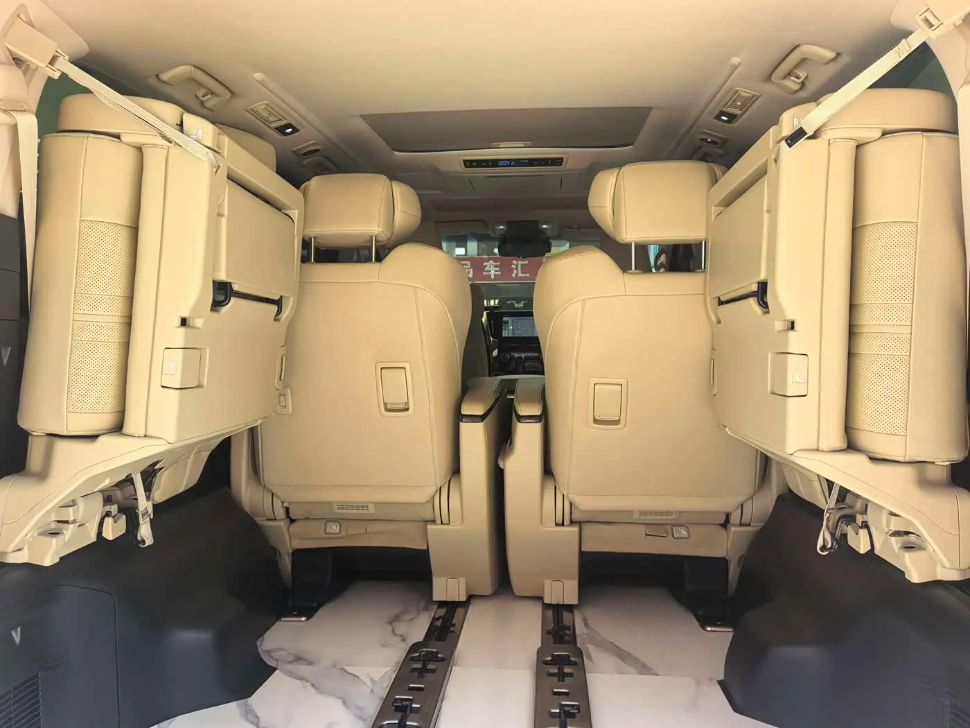 Toyota Alphard 2022 — Photo 17/20