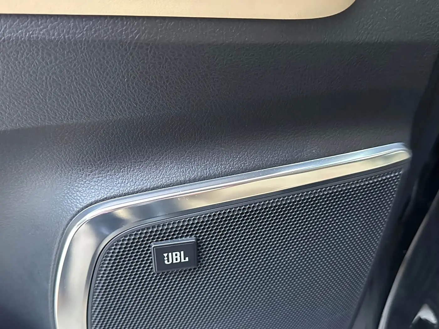 Toyota Vellfire 2023 — Photo 13/15
