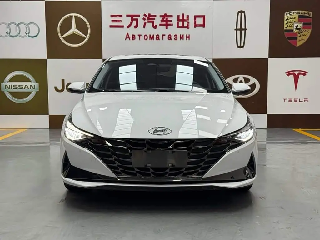 Hyundai Elantra 2022 — Photo 2/20