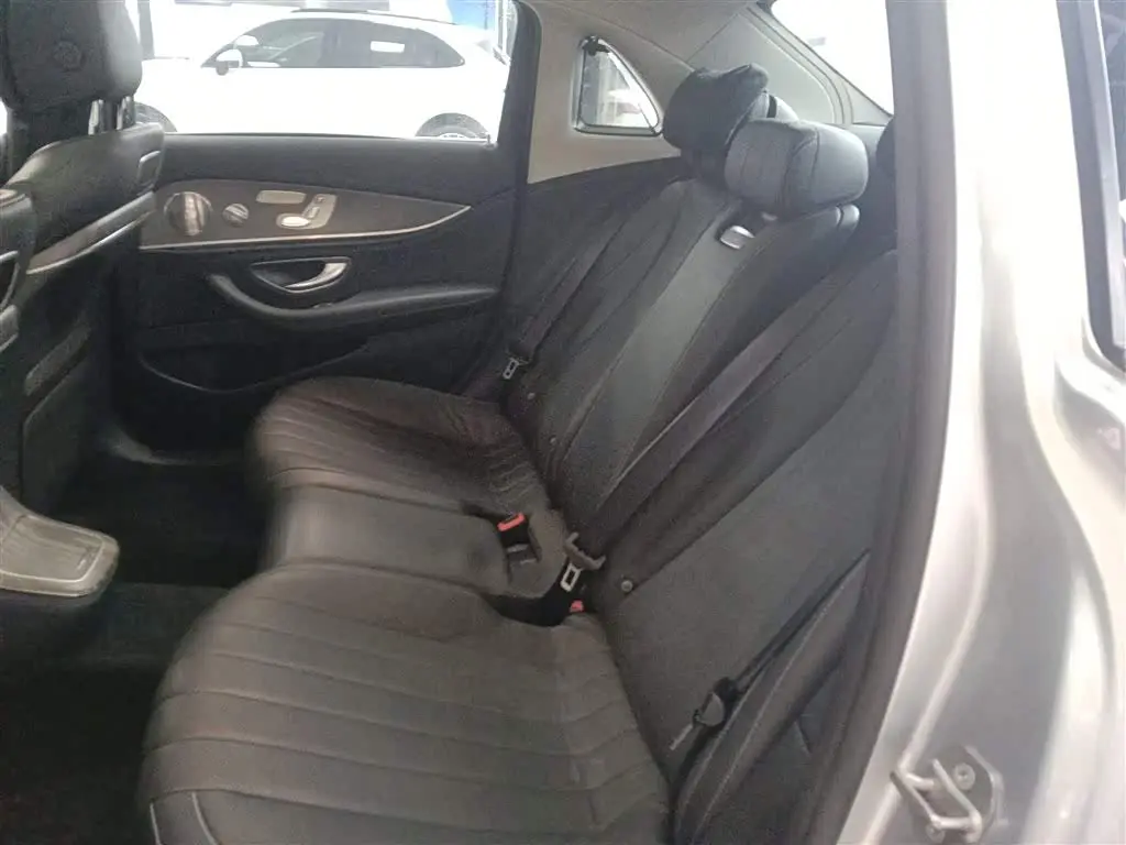 Mercedes-Benz E-Class 2020 — Photo 17/20