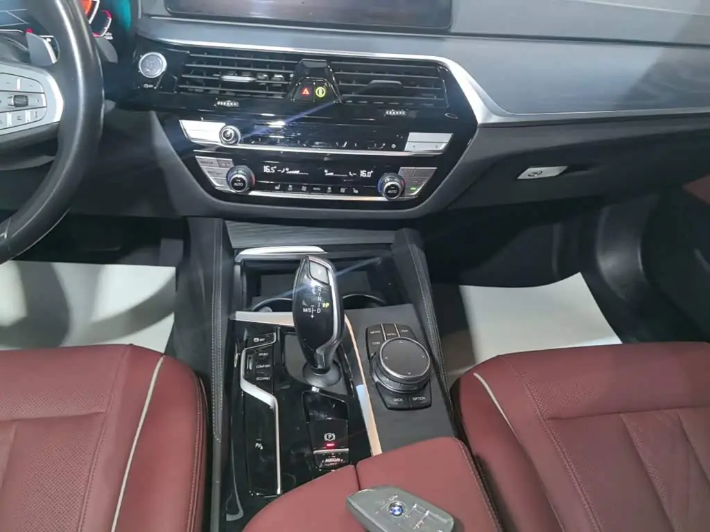 BMW 5 Series 2023 — Фото 14/20