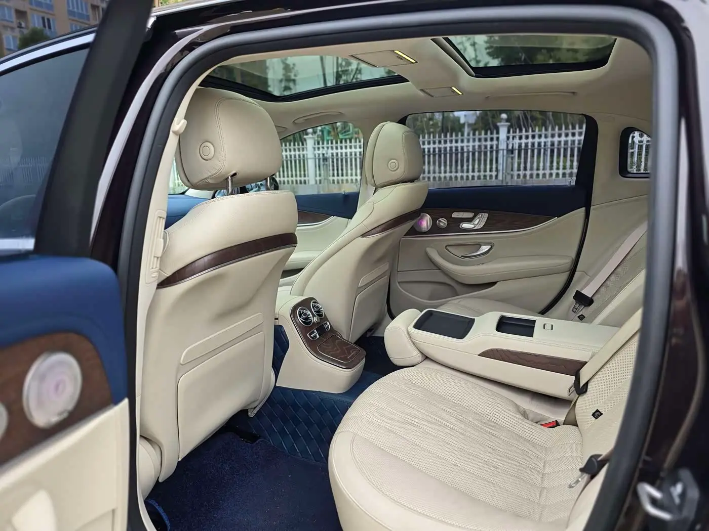 Mercedes-Benz E-Class 2021 — Photo 7/20