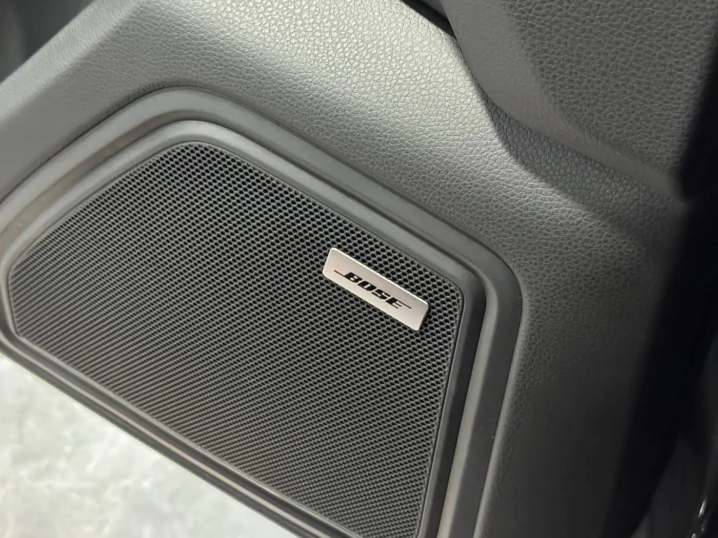 Porsche Macan 2023 — Photo 9/16