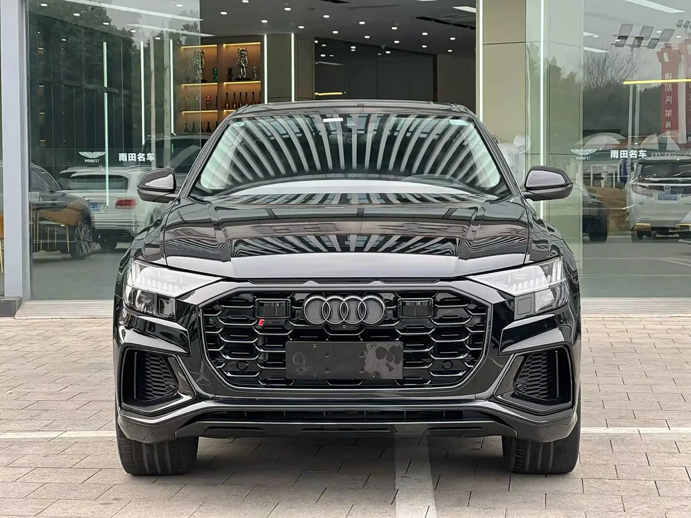 Audi Q8 2022 — Photo 1/9