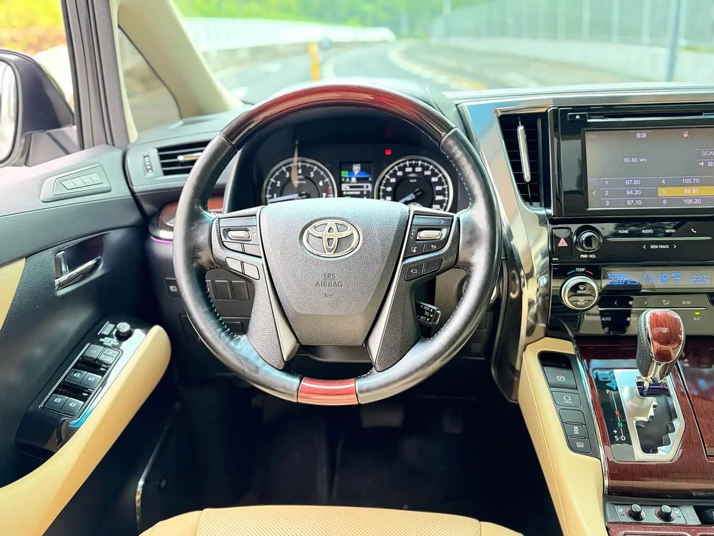 Toyota Alphard 2018 — Фото 14/20