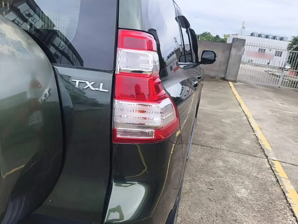 Toyota Prado 2018 — Photo 8/20