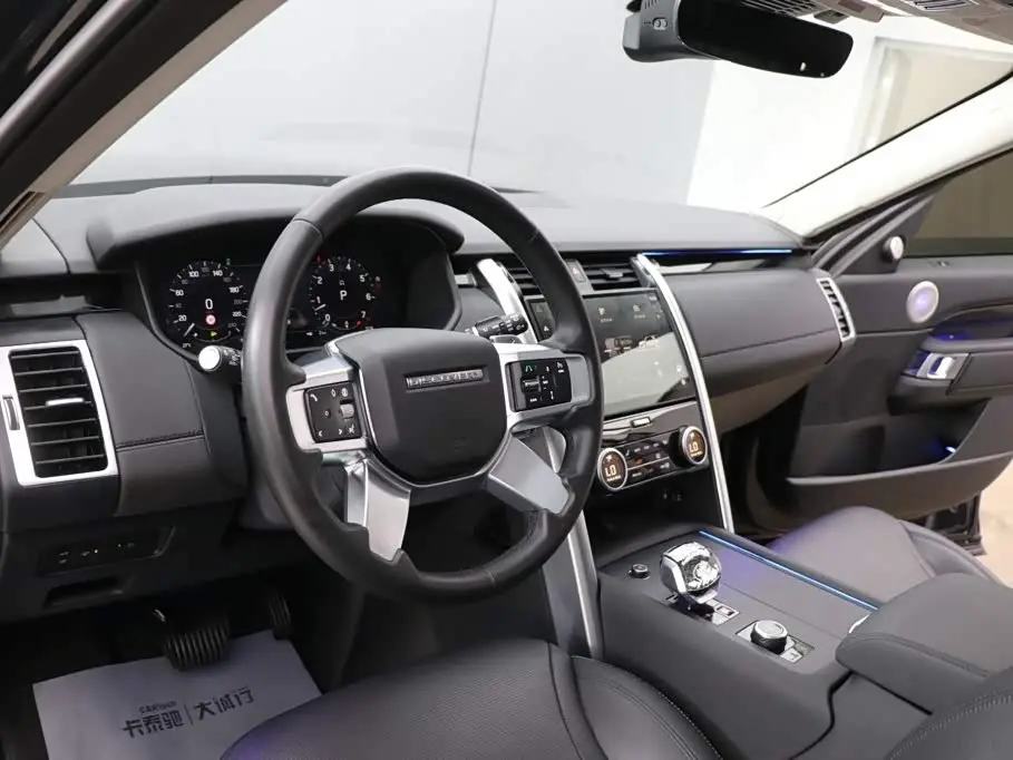 Land Rover Discovery 2024 — Фото 14/20