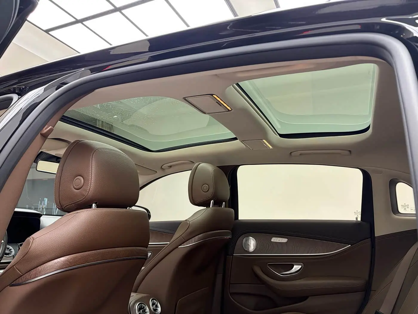 Mercedes-Benz E-Class 2021 — Photo 8/18