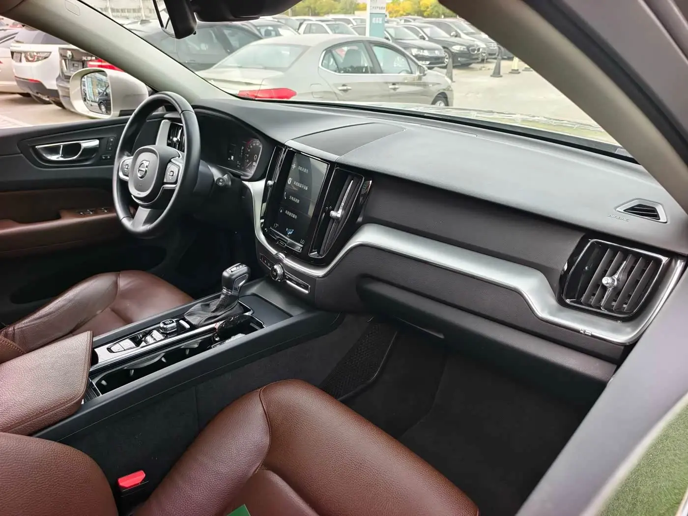 Volvo XC60 2018 — Фото 16/20