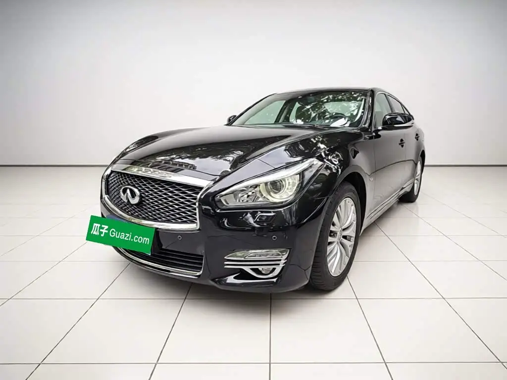 Infiniti Q70 2017 — Photo 1/20