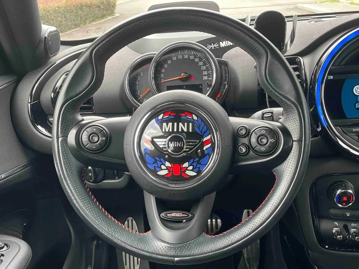 MINI CLUBMAN 2018 — Photo 13/19