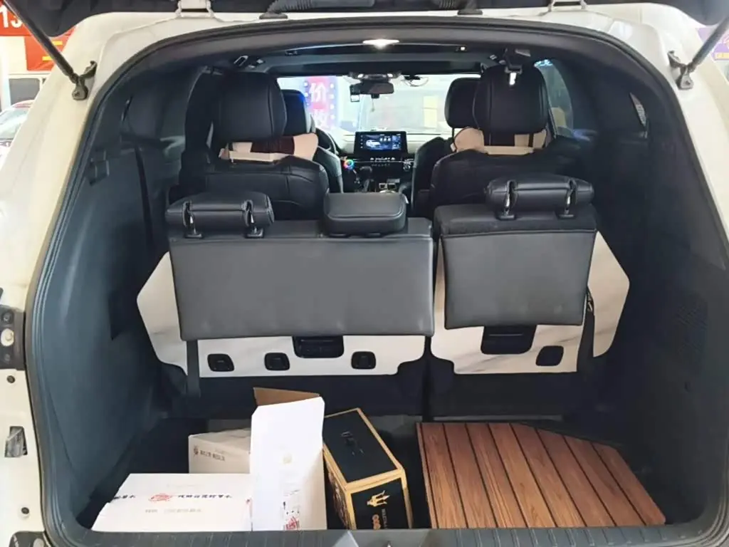 Toyota Granvia 2024 — Photo 19/20