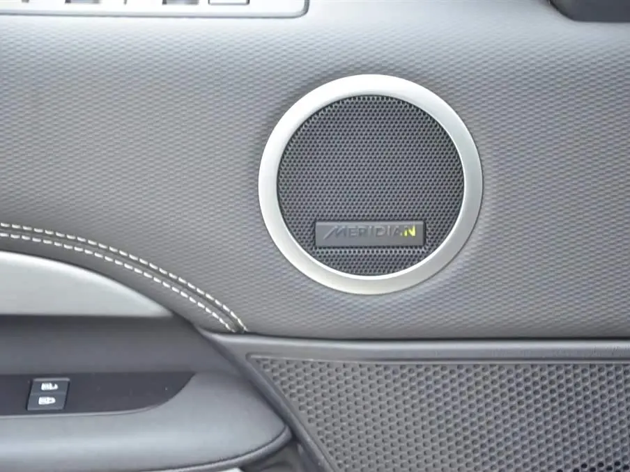 Land Rover Discovery 2023 — Photo 15/15