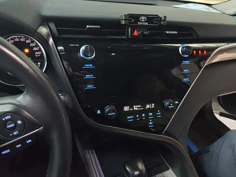 Toyota Camry 2020 — Photo 13/16