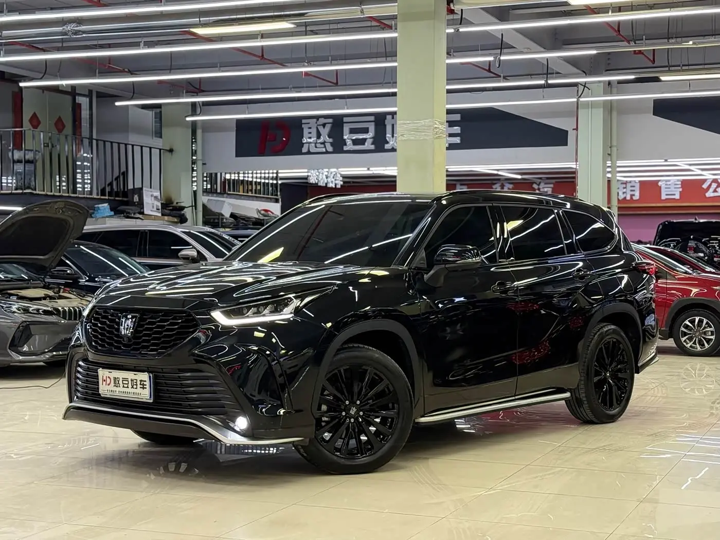 Toyota Crown Kluger 2025 — Photo 1/20