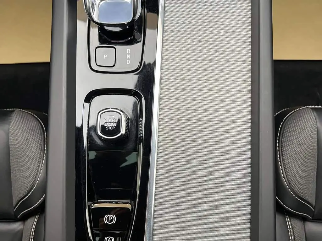 Volvo XC60 2023 — Фото 15/20