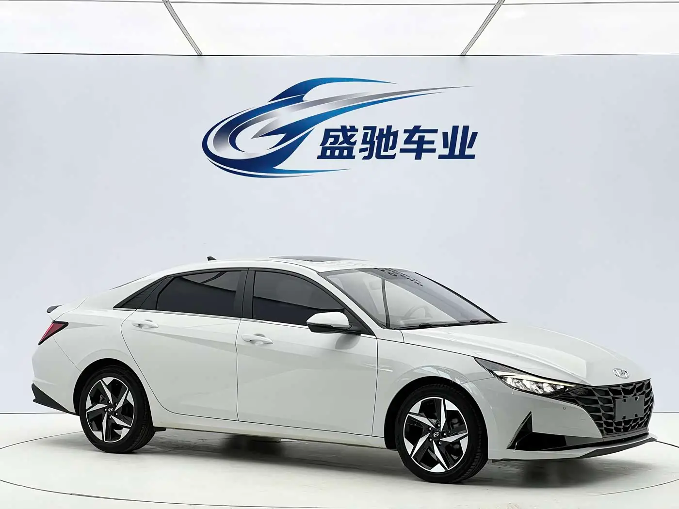 Hyundai Elantra 2023 — Photo 3/20
