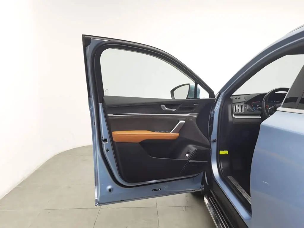 BYD Tang New Energy 2023 — Photo 8/20