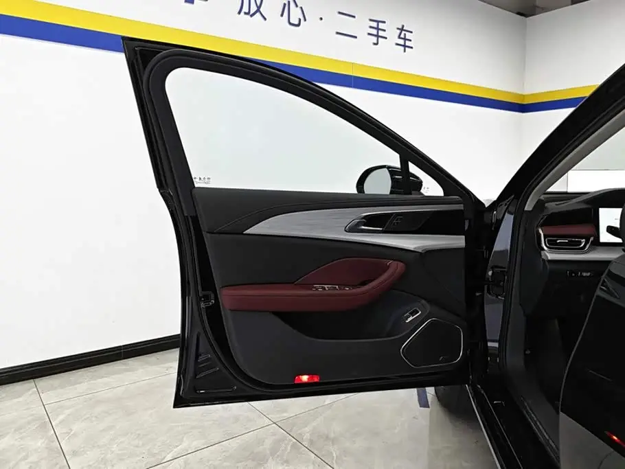 Hongqi H5 PHEV 2026 — Фото 7/16