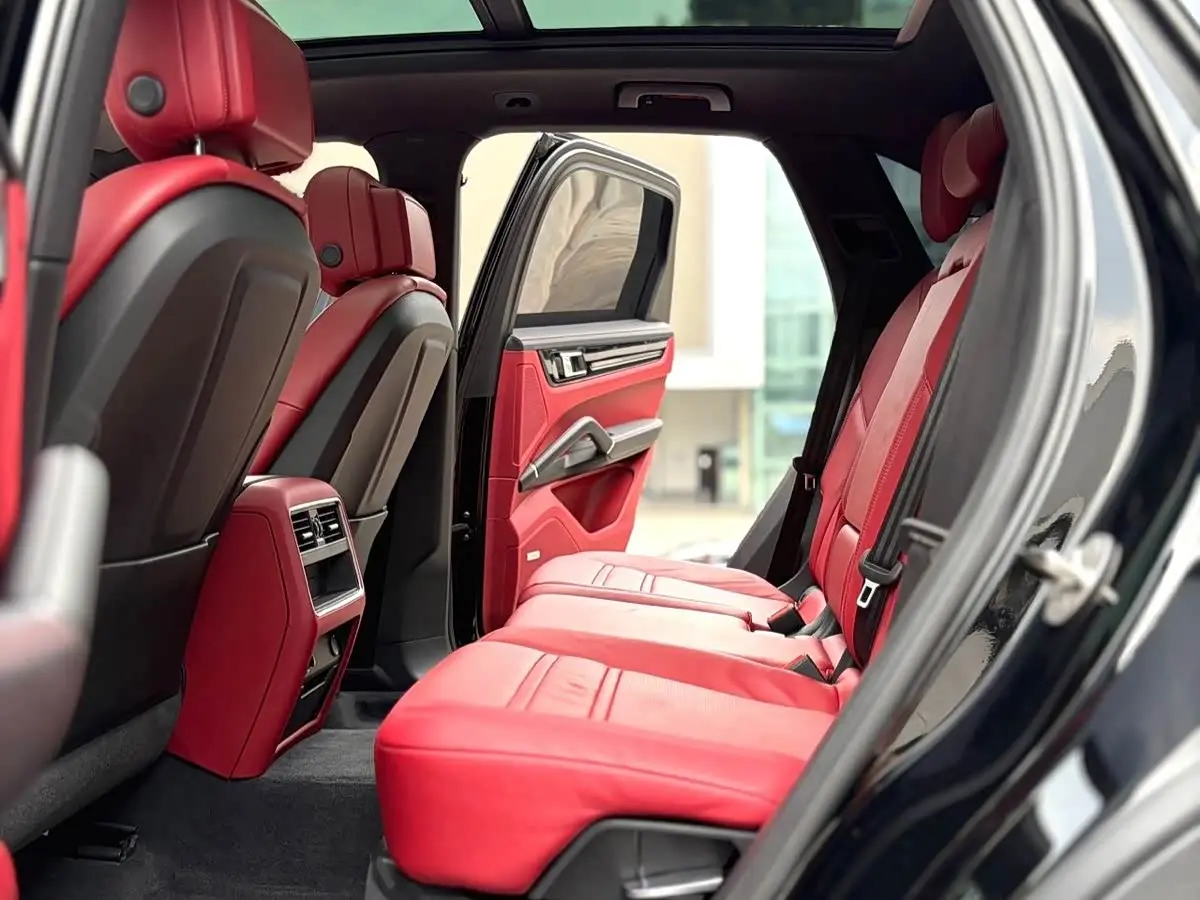 Porsche Cayenne New Energy 2021 — Photo 10/14