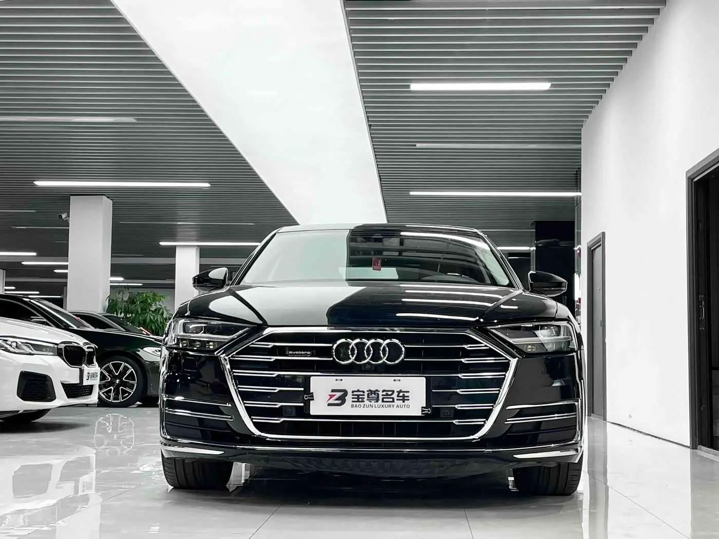 Audi A8 2019 — Фото 2/20