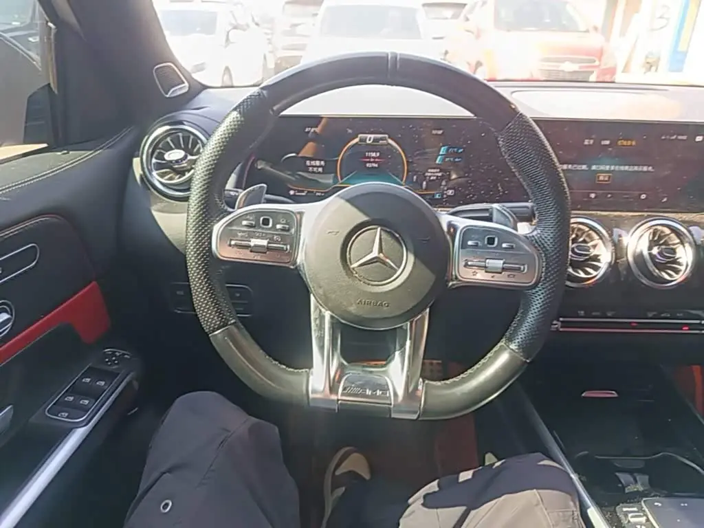 Mercedes-Benz GLB AMG 2021 — Photo 11/20
