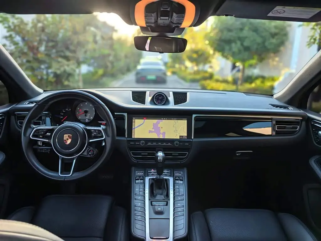 Porsche Macan 2020 — Фото 9/13