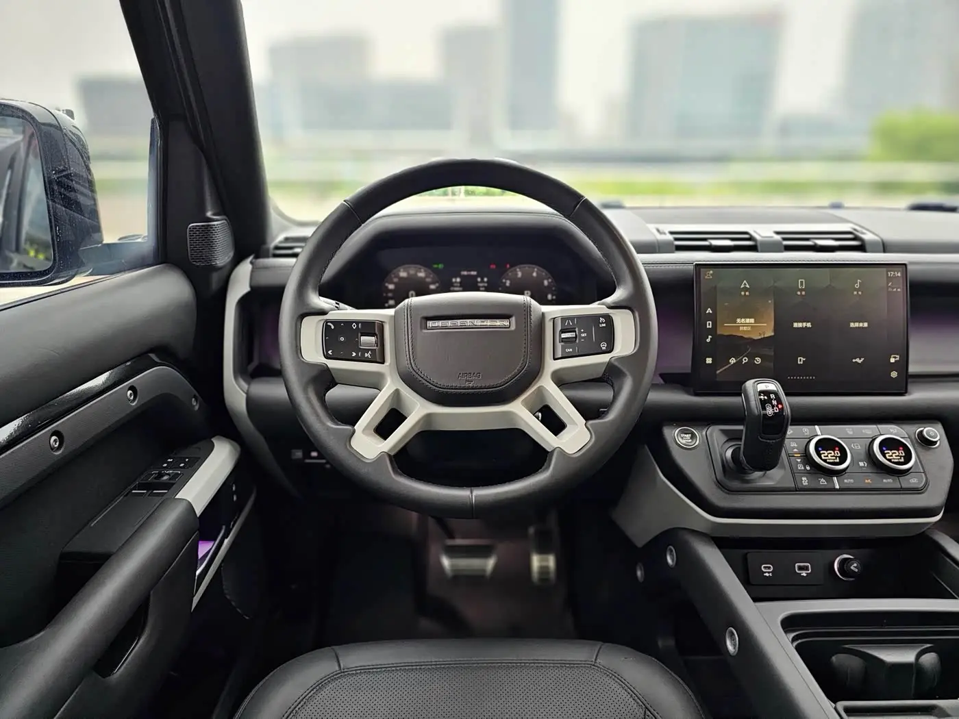 Land Rover Defender 2023 — Photo 9/14