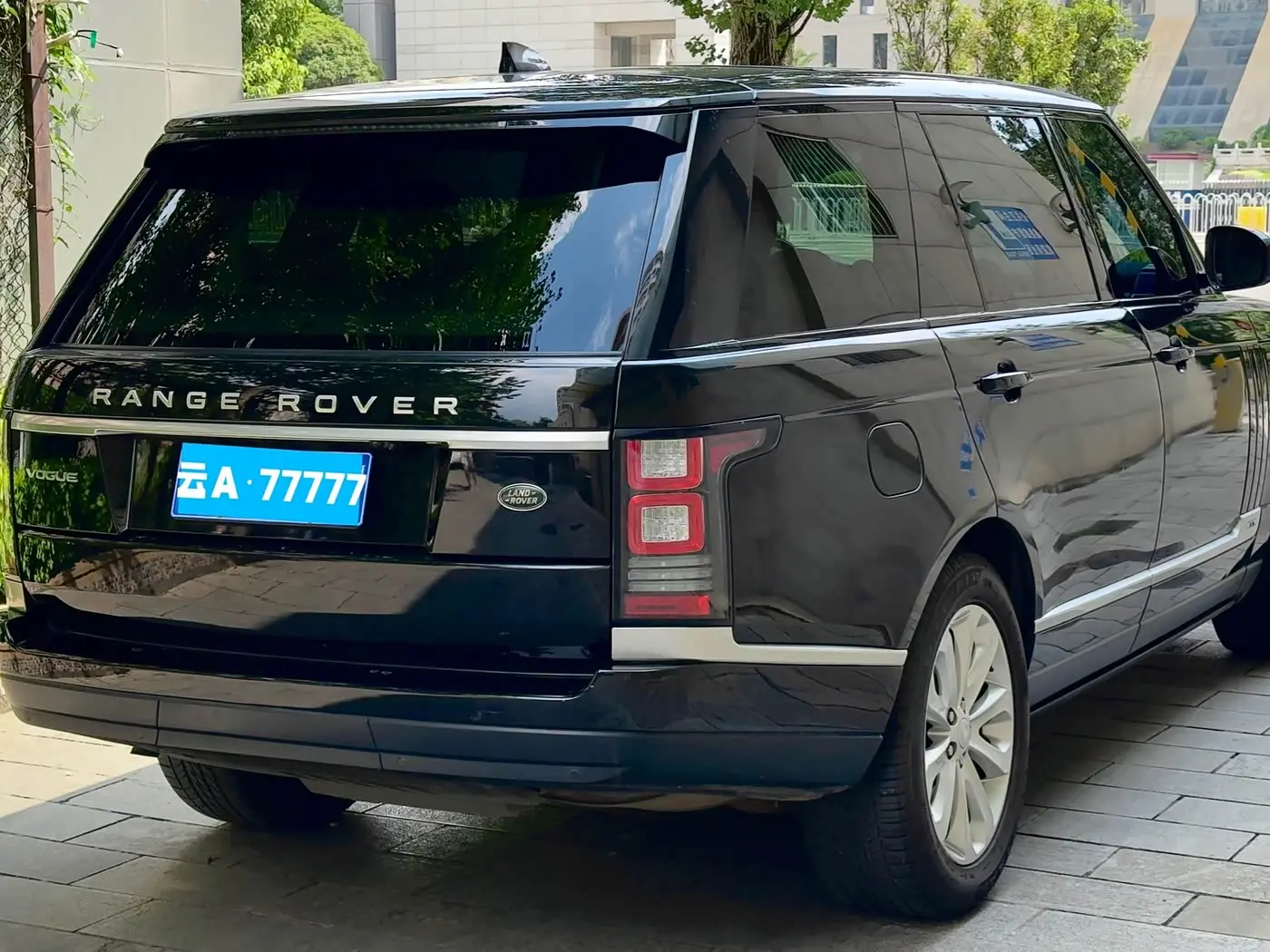 Land Rover Range Rover 2017 — Photo 4/20