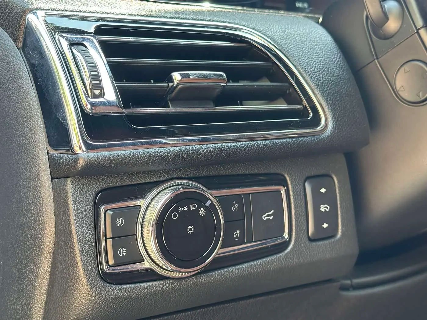 Lincoln Navigator 2020 — Photo 11/20