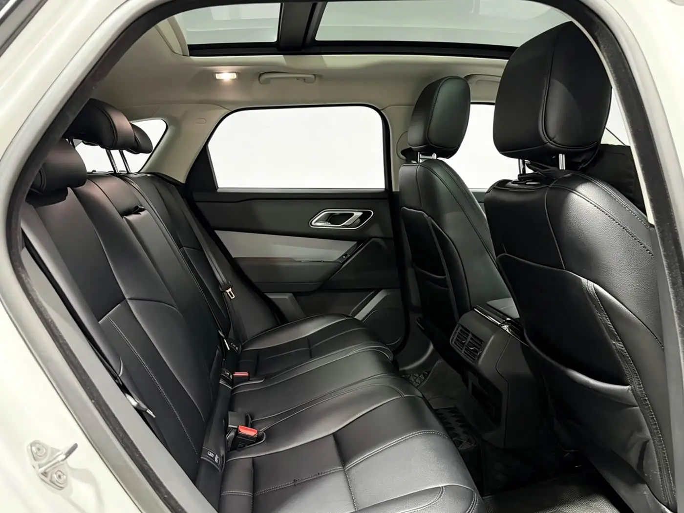 Land Rover Range Rover Velar 2024 — Фото 8/11