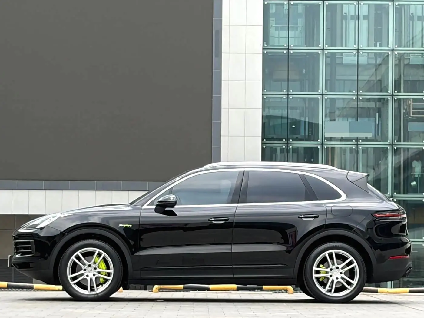 Porsche Cayenne New Energy 2021 — Photo 4/14