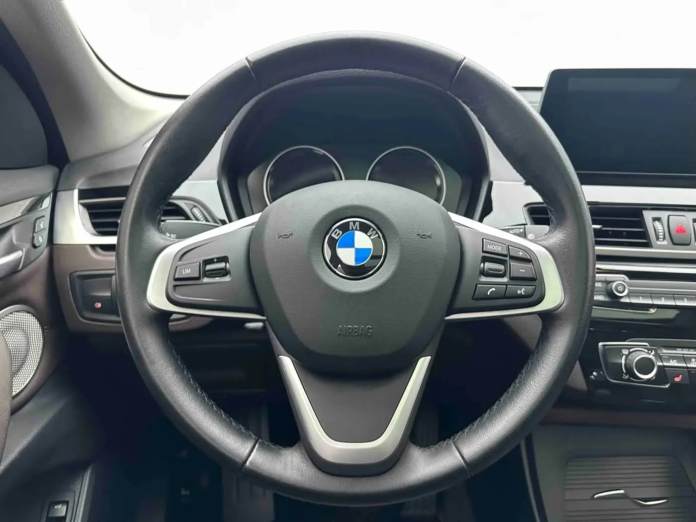 BMW X1 2022 — Фото 17/18