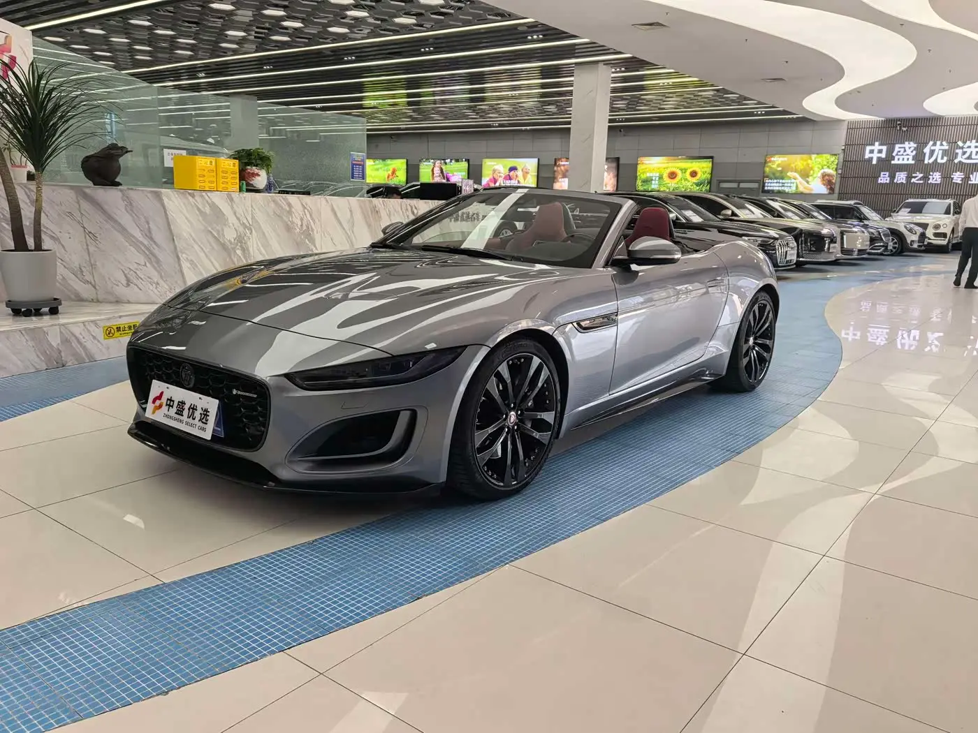 Jaguar F-TYPE 2023 — Фото 1/16