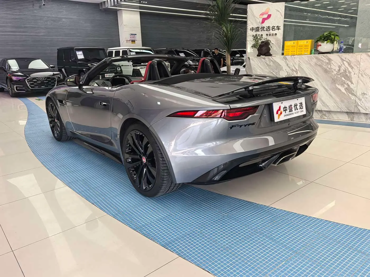 Jaguar F-TYPE 2023 — Фото 7/16