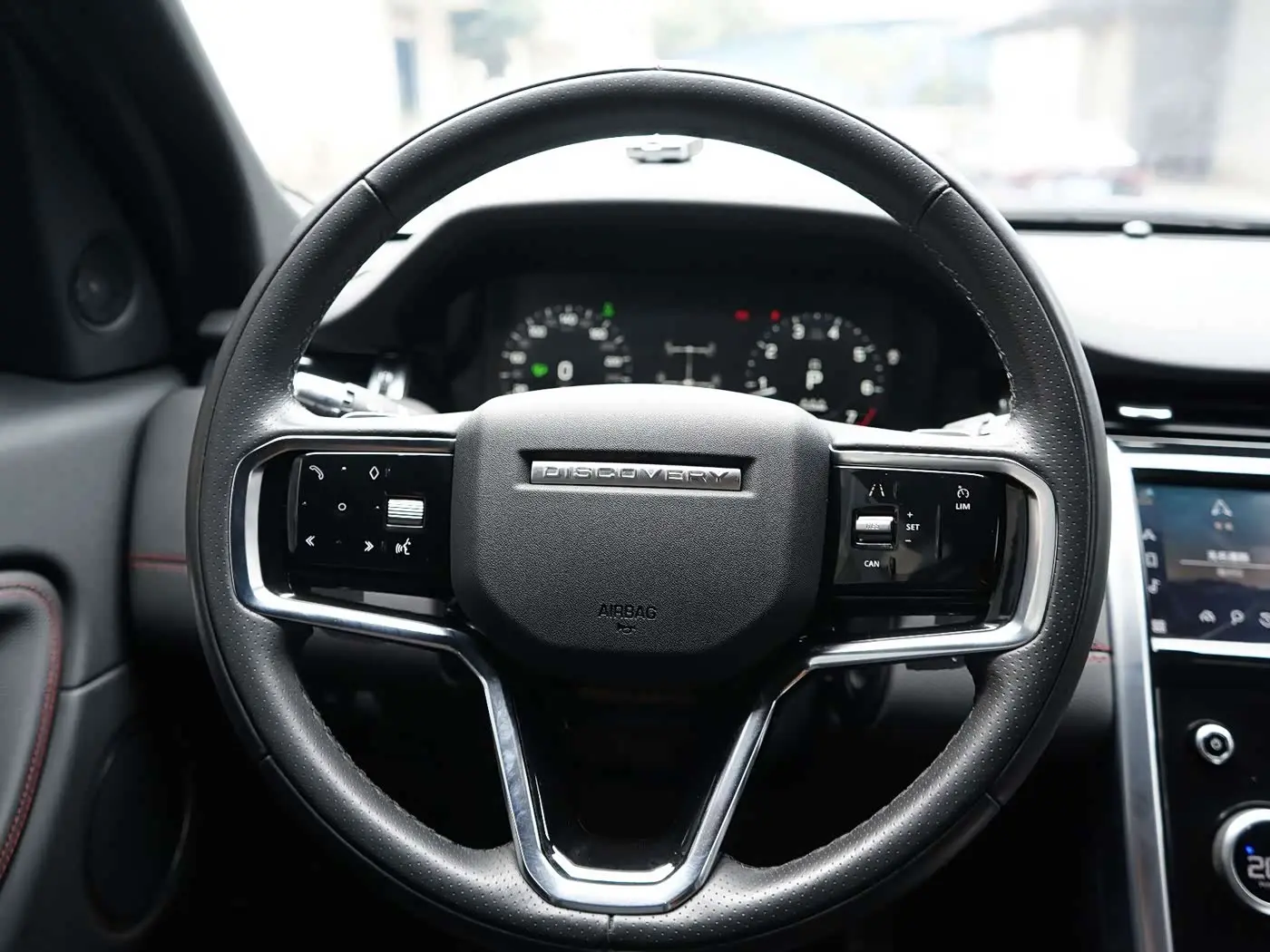 Land Rover Discovery Sport 2022 — Фото 14/19