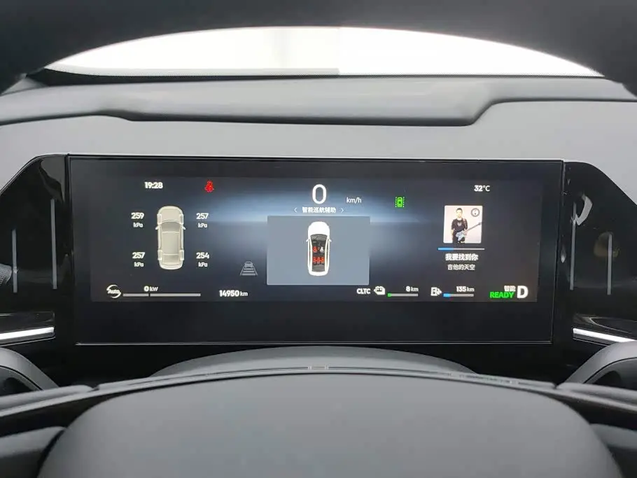 Geely Galaxy Galaxy L6 2024 — Photo 14/16