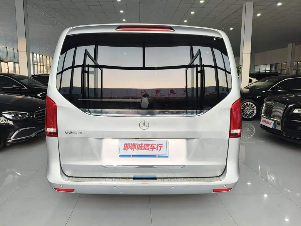 Mercedes-Benz V-Class 2022 — Фото 5/20