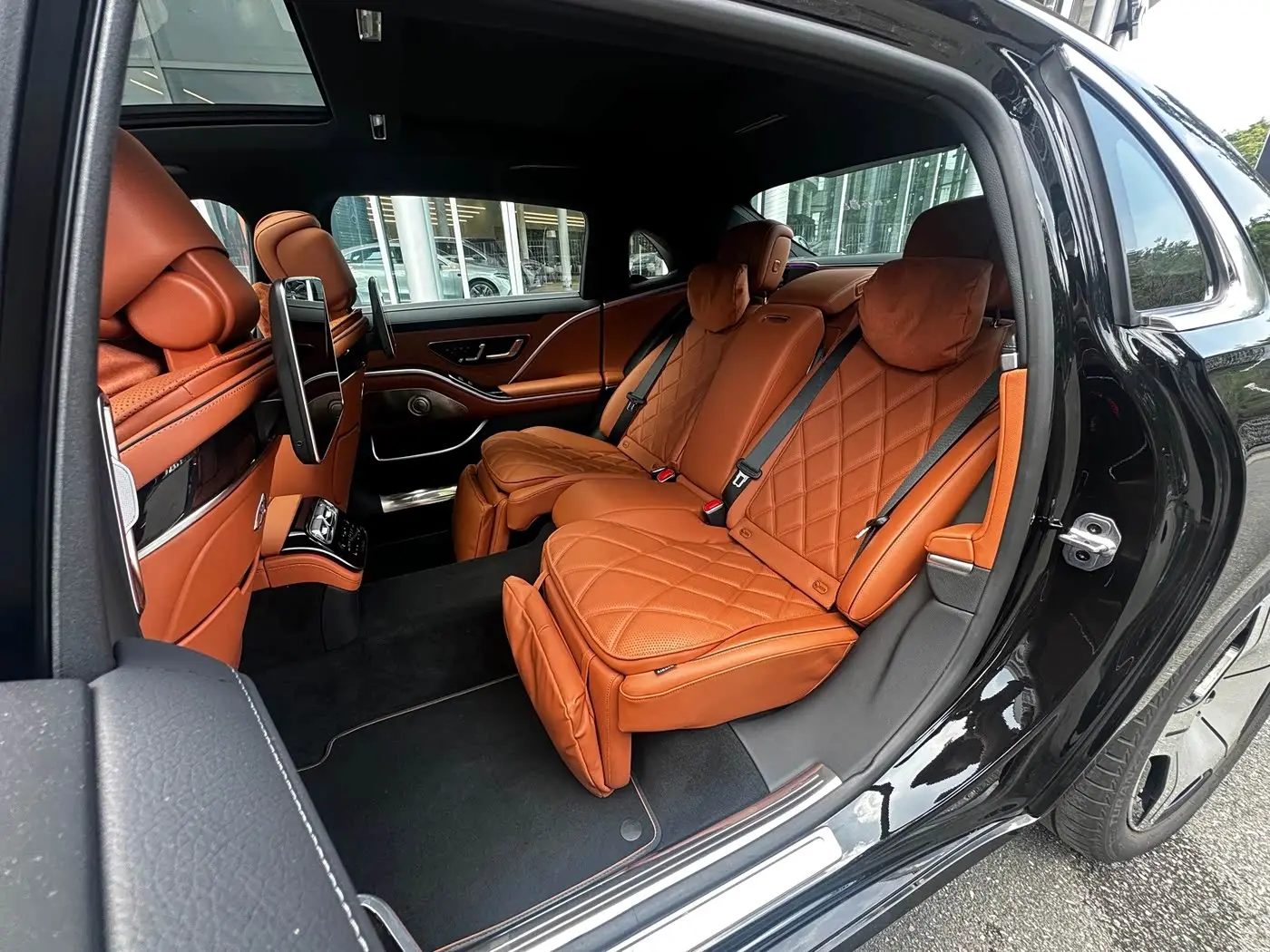 Mercedes-Benz Maybach S-Class 2025 — Фото 8/12