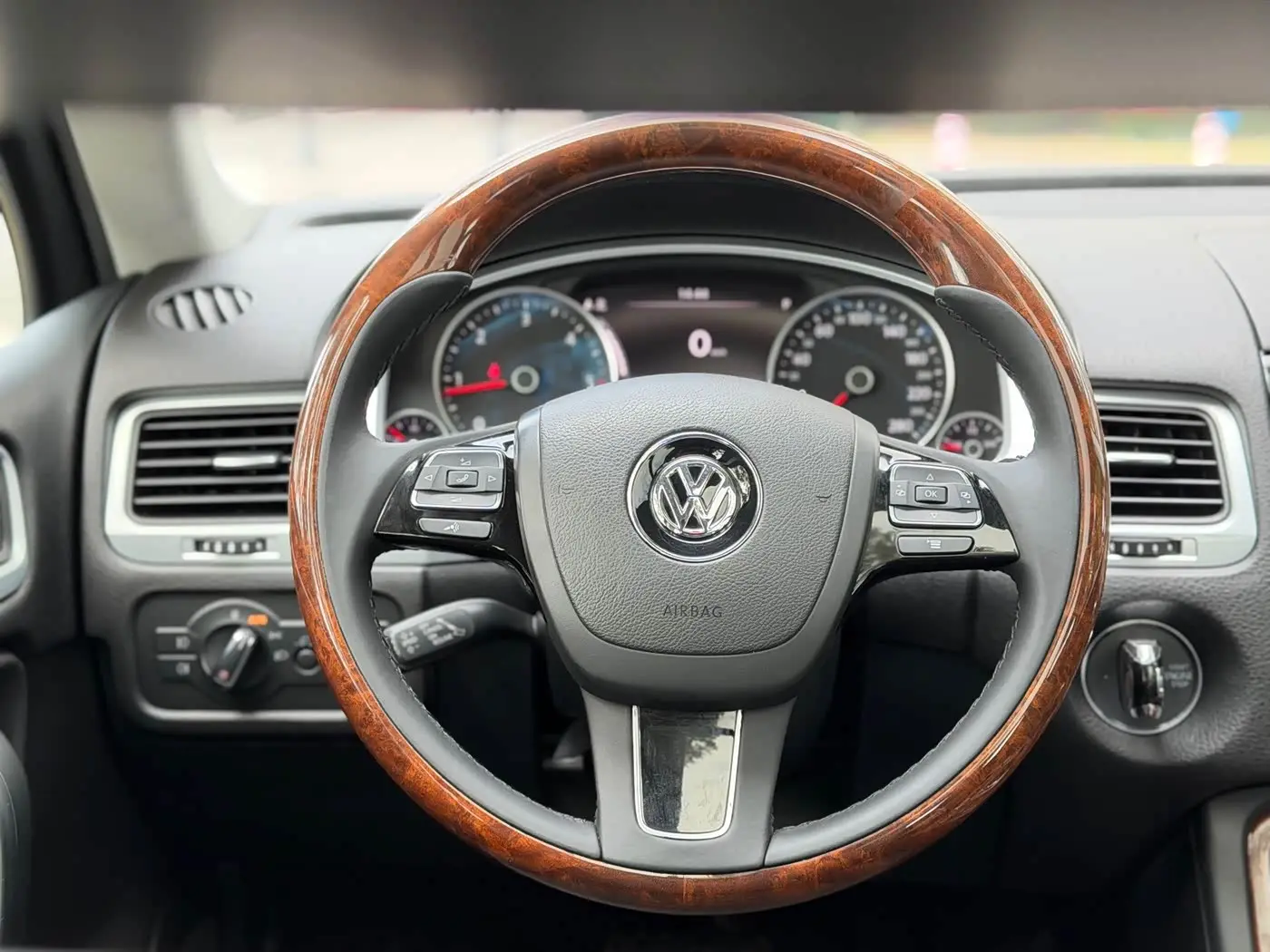 Volkswagen Touareg 2014 — Фото 7/17