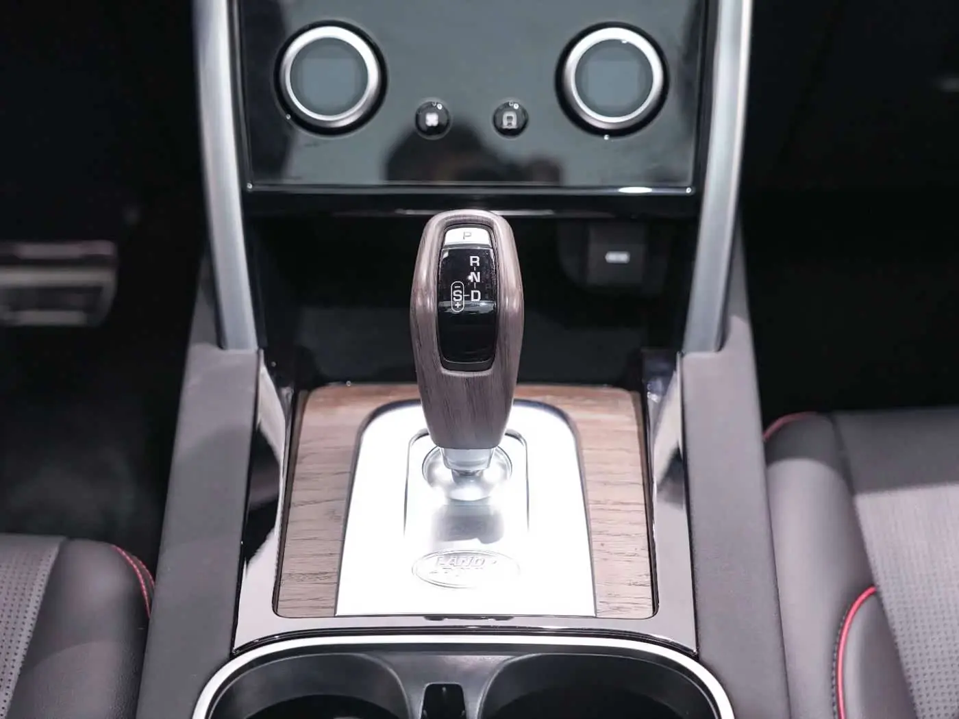 Land Rover Discovery Sport 2022 — Фото 14/20