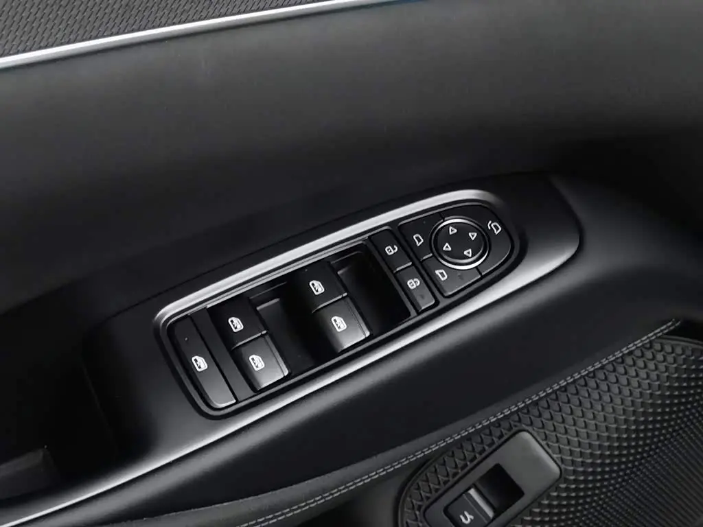 BYD Seal 06 DM-i Touring 2025 — Photo 9/20