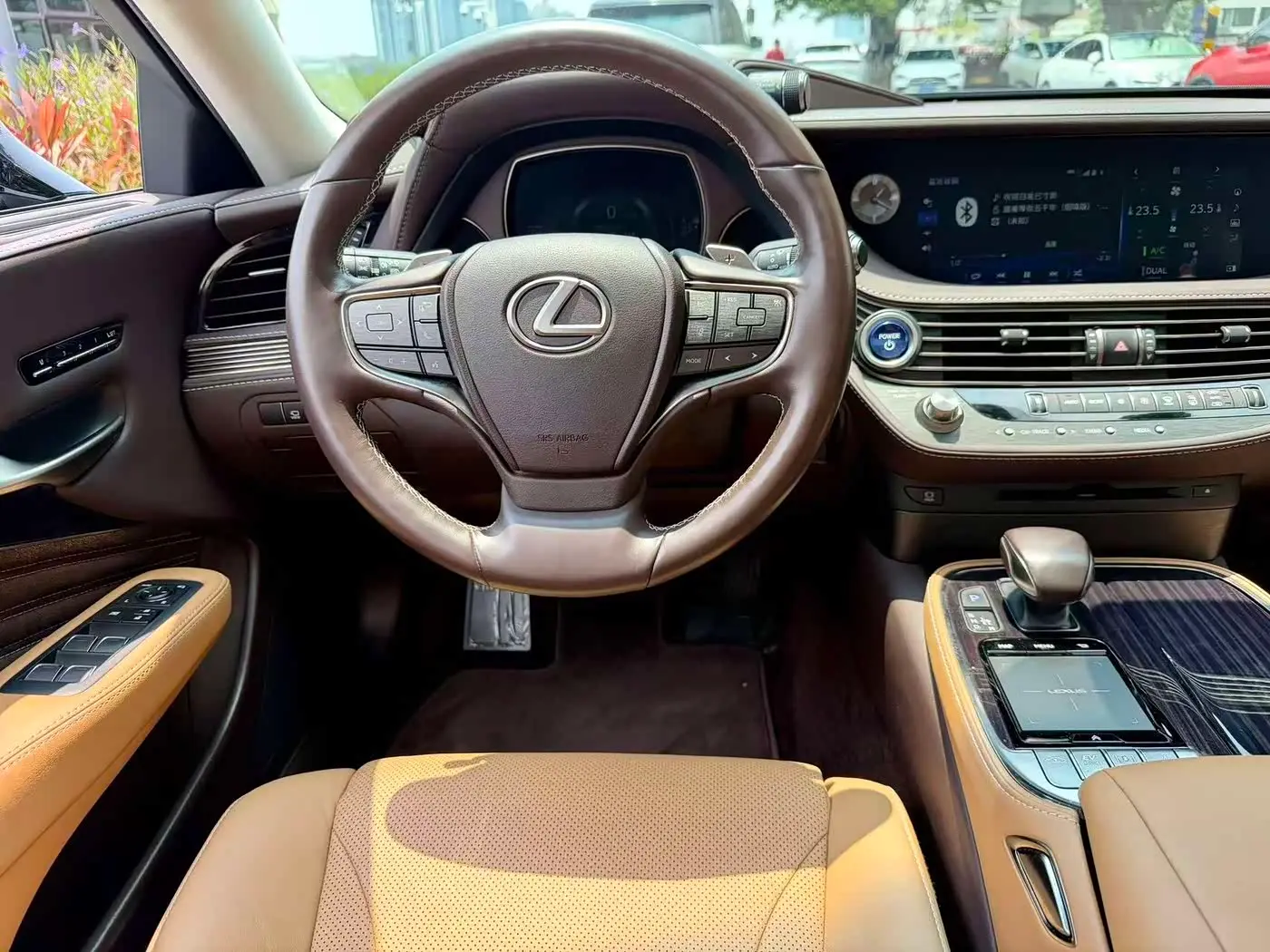 Lexus LS 2020 — Photo 9/17