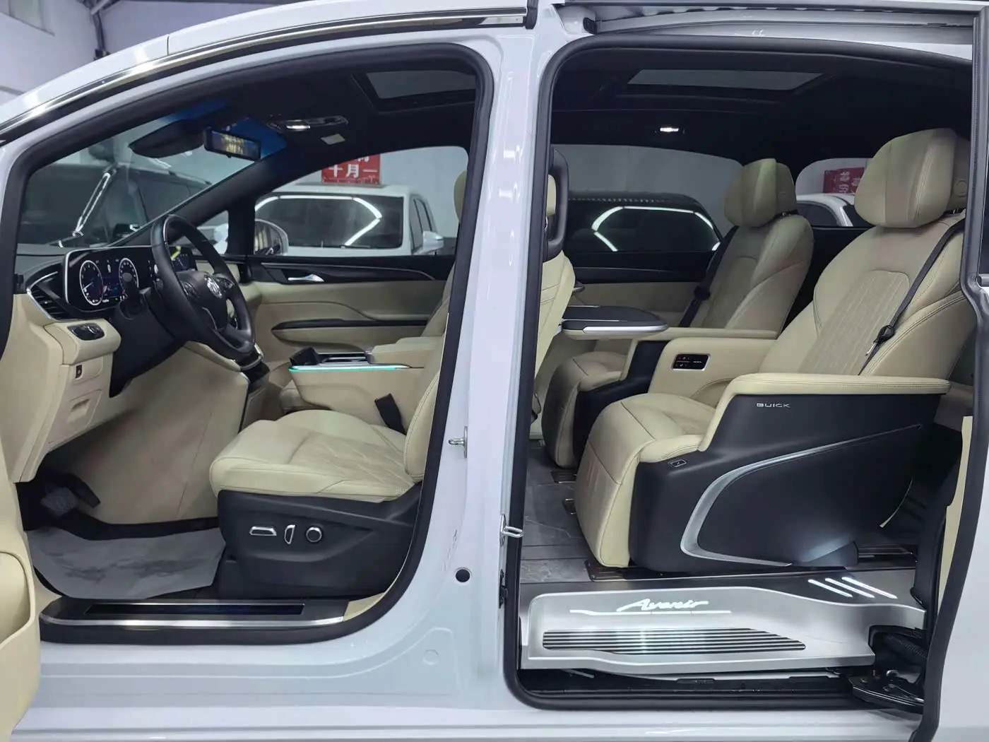Buick GL8 2023 — Photo 7/18