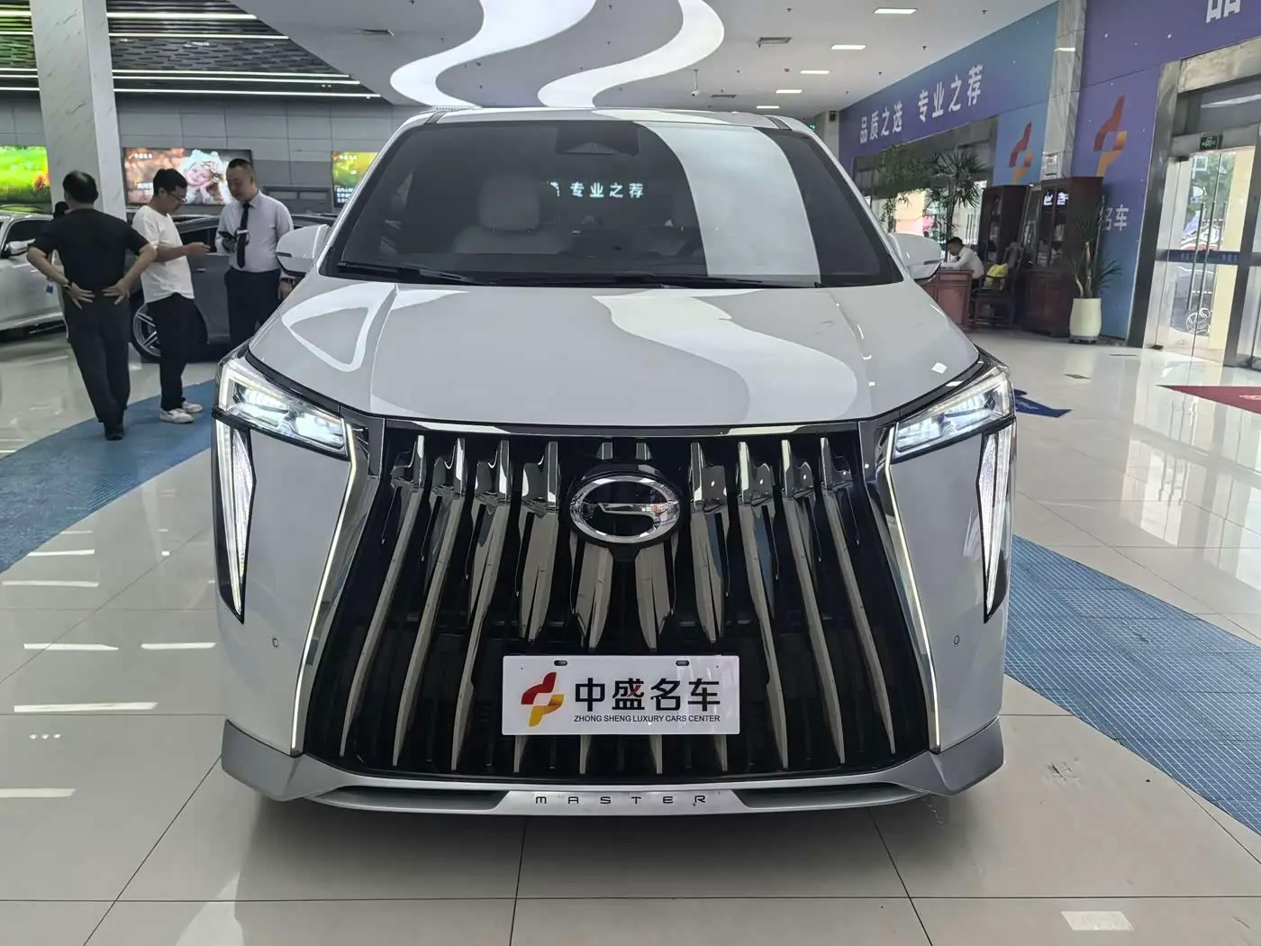 GAC Trumpchi Trumpchi M8 2023 — Photo 2/20
